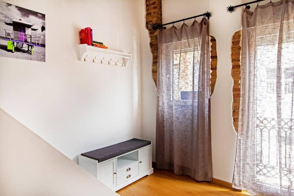 Apartamento Con Terraza Privada Cerca De La Playa Valencia Eksteriør billede